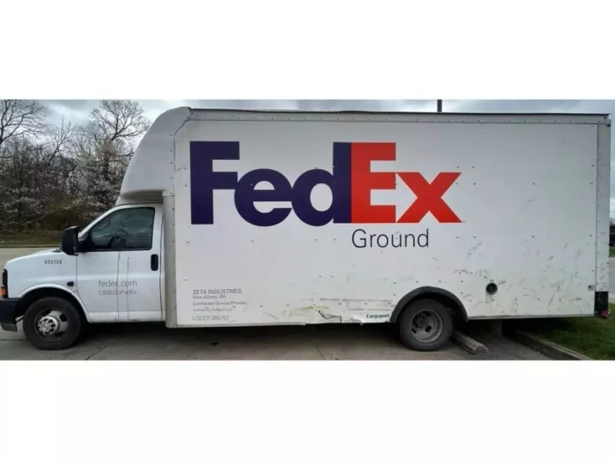 2017 Chevrolet Express Cutaway Van photo 1