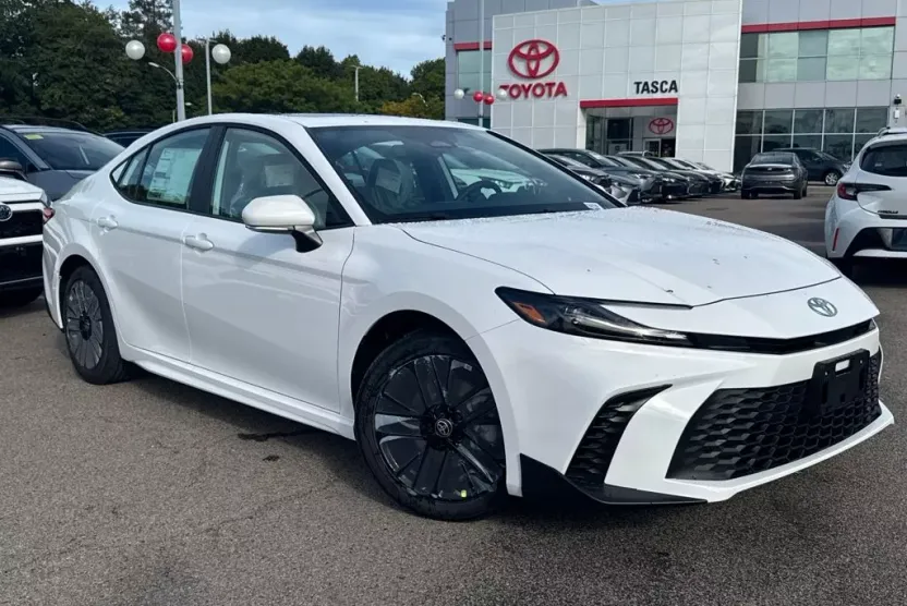 2026 Toyota Camry SE photo 1