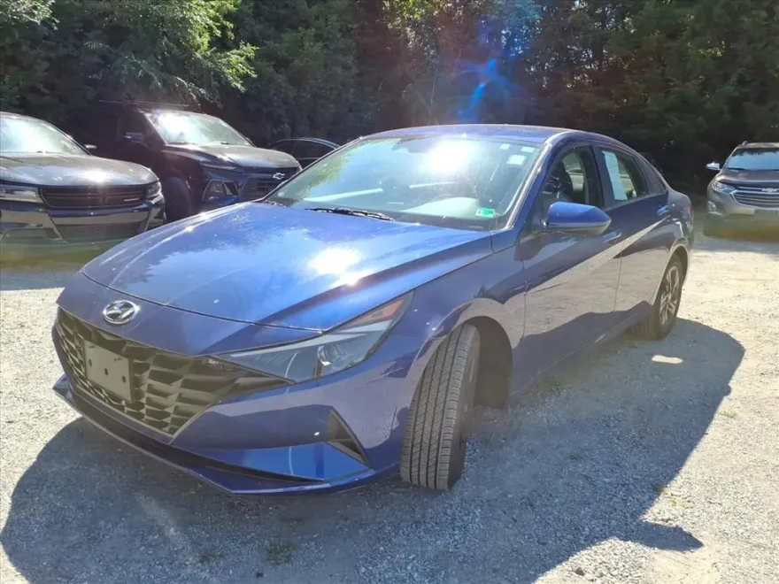 2023 Hyundai Elantra SEL photo 1