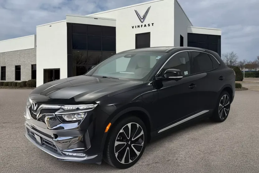 2025 Vinfast VF 8 8 photo 1