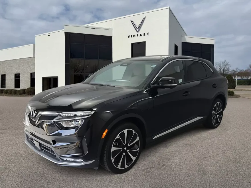 2025 Vinfast VF 8 8 photo 1