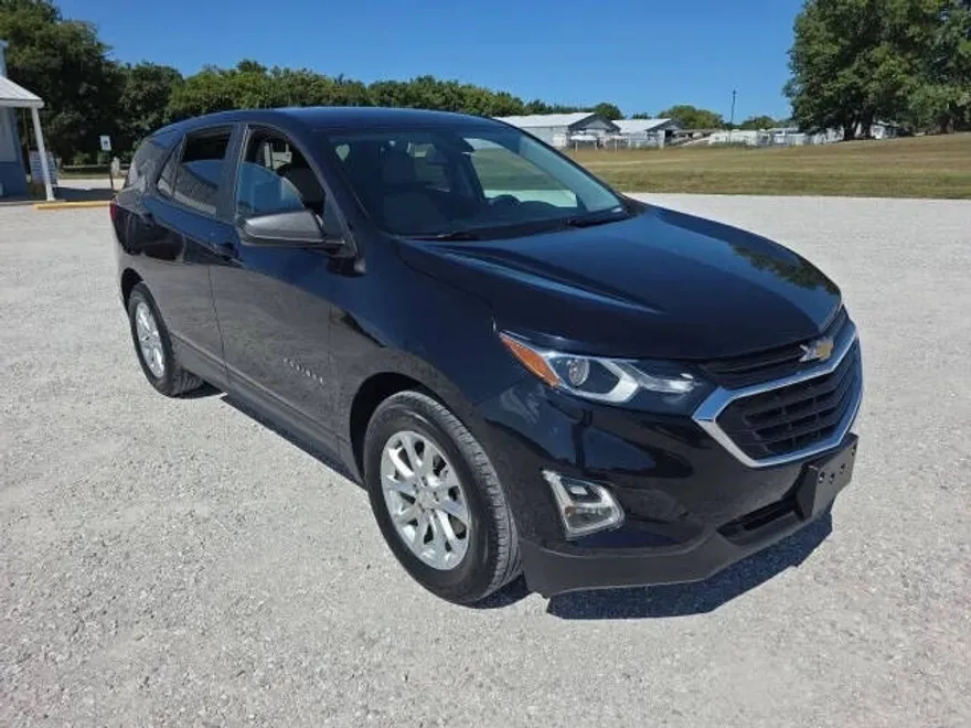 2020 Chevrolet Equinox LS photo 1