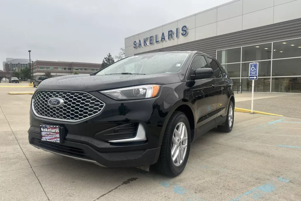 2024 Ford Edge Titanium photo 1