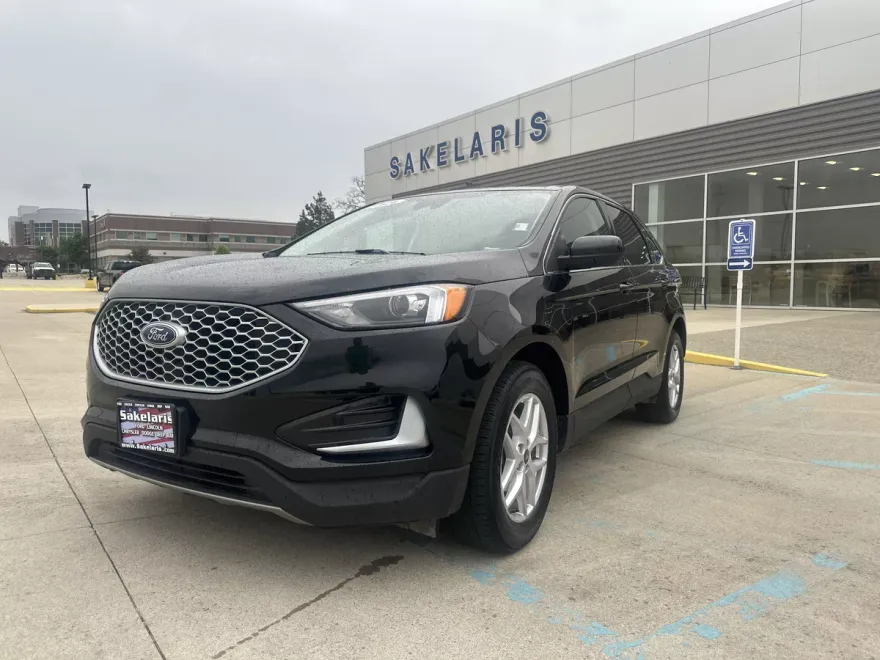 2024 Ford Edge Titanium photo 1