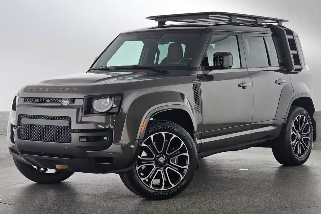 2025 Land Rover Defender 110 photo 1