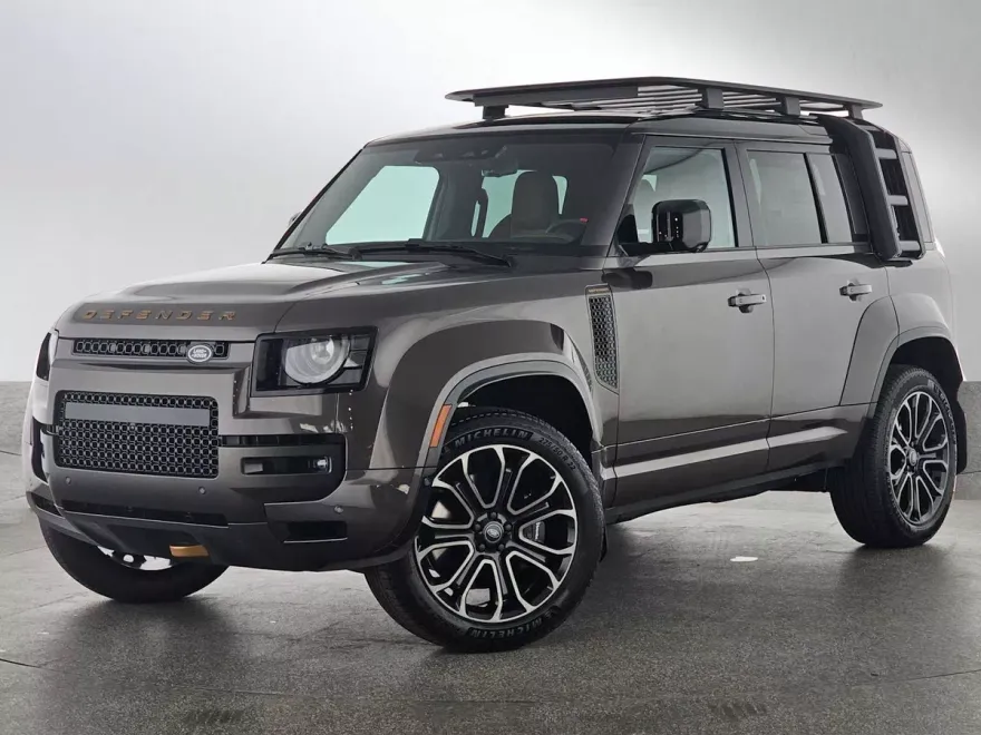 2025 Land Rover Defender 110 photo 1