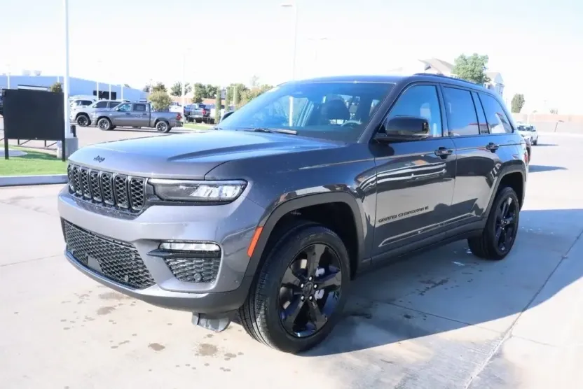 2025 Jeep Grand Cherokee Limited photo 1