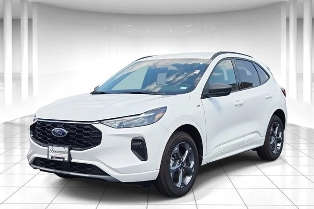 2023 Ford Escape ST-Line photo 1