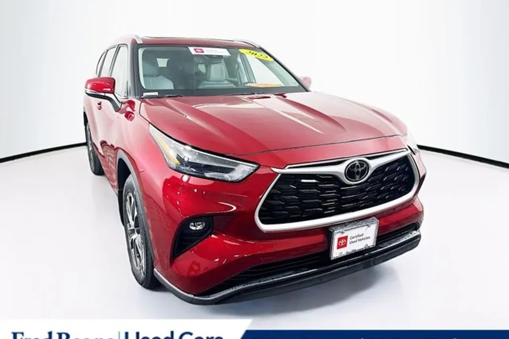 2022 Toyota Highlander XLE photo 1