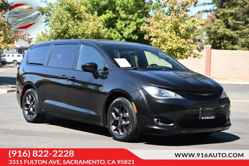 2018 Chrysler Pacifica Touring Plus photo 1