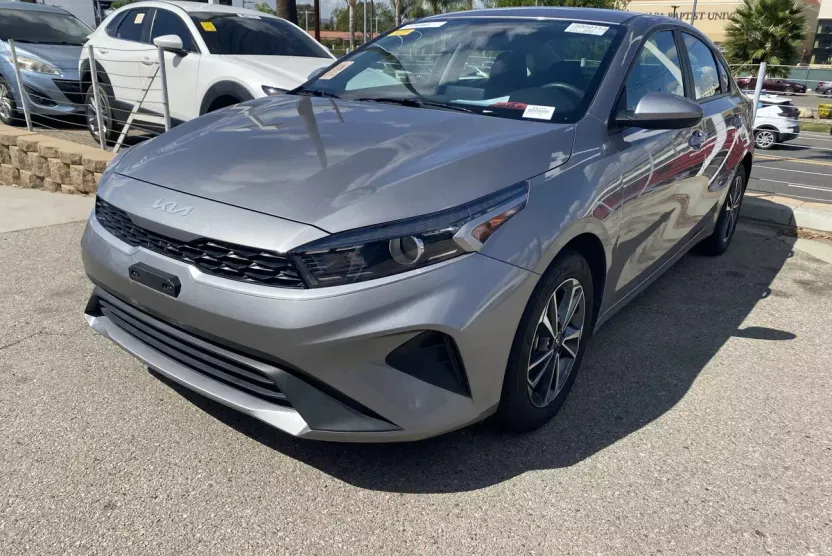 2024 Kia Forte LXS photo 1