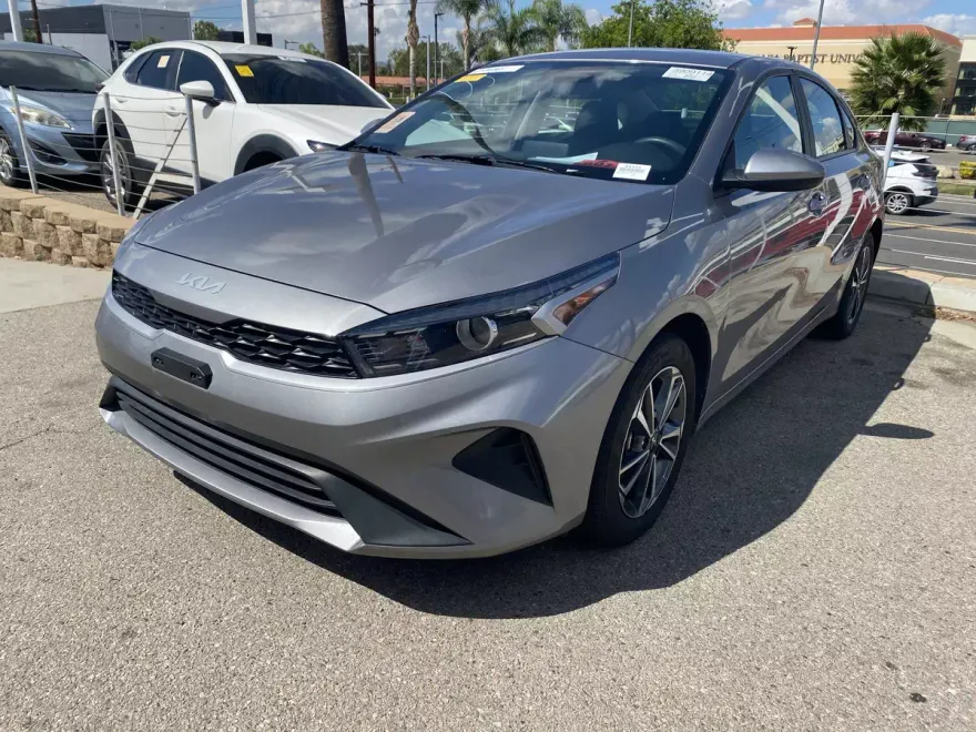 2024 Kia Forte LXS photo 1