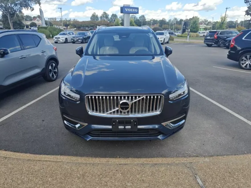 2023 Volvo XC90 Plus photo 1