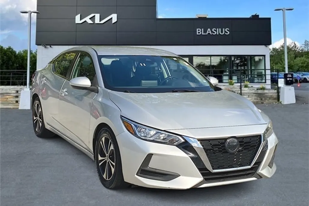 2022 Nissan Sentra SV photo 1