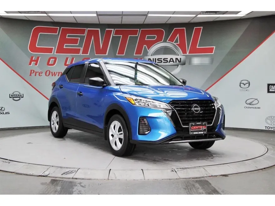 2025 Nissan Kicks Play S photo 1