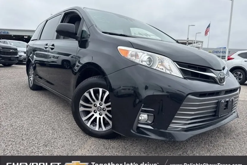 2019 Toyota Sienna Limited photo 1