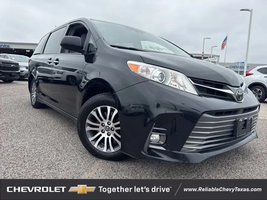 2019 Toyota Sienna Limited photo 1