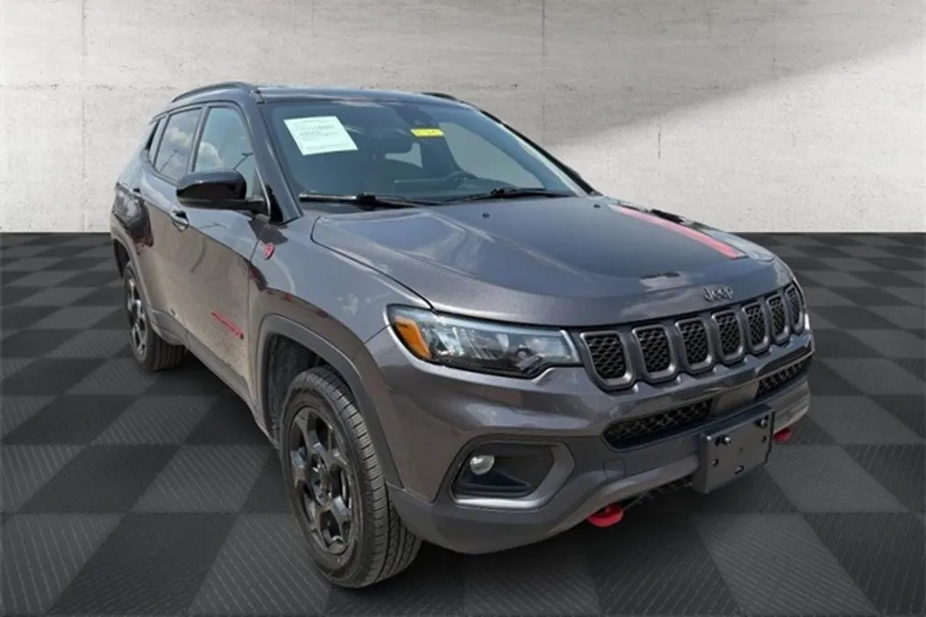 2024 Jeep Compass Trailhawk photo 1