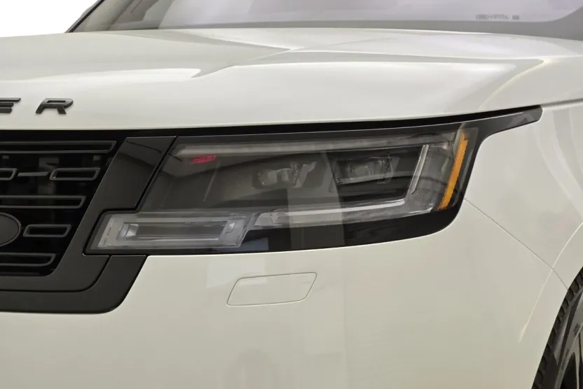 2023 Land Rover Range Rover SE photo 1