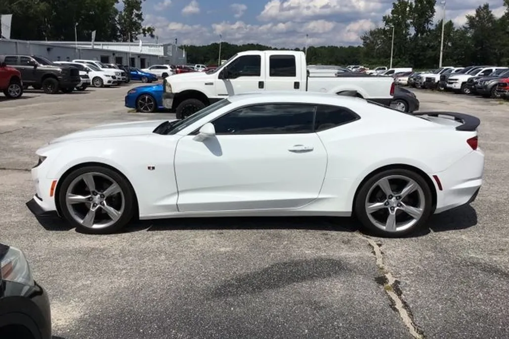 2019 Chevrolet Camaro 1LT photo 1