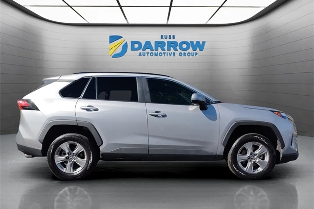 2024 Toyota RAV4 XLE photo 1