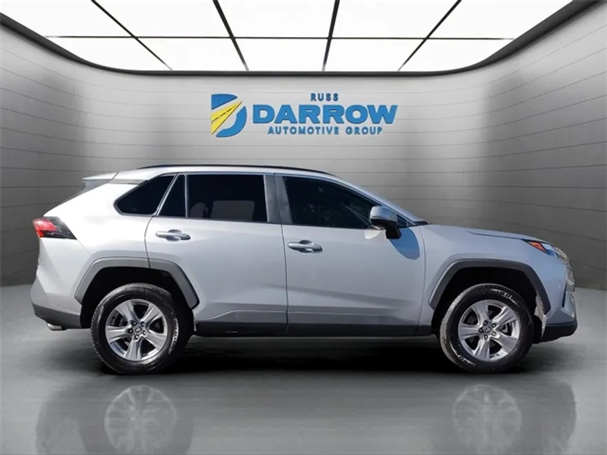 2024 Toyota RAV4 XLE photo 1