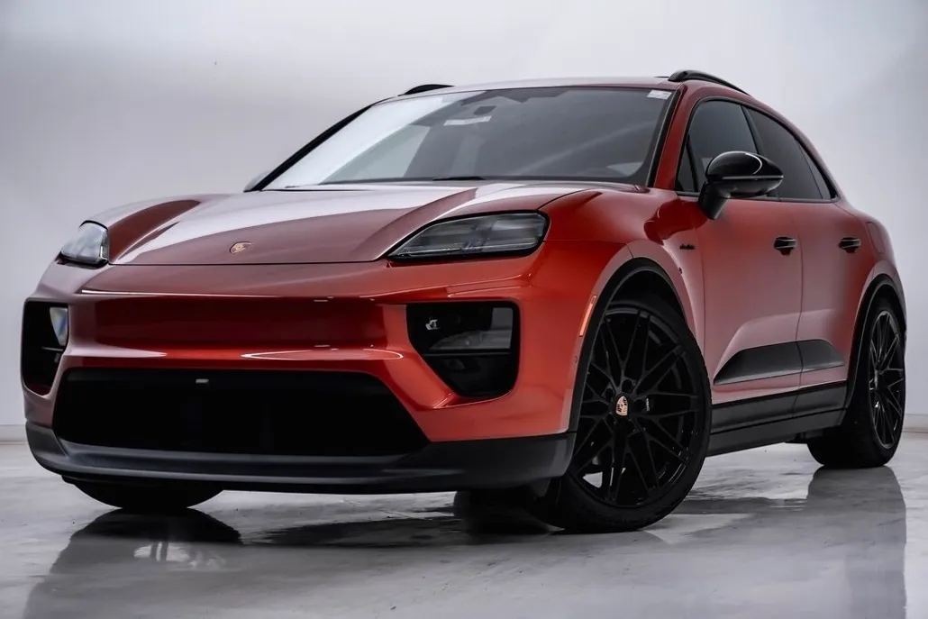 2025 Porsche Macan 4 Electric photo 1