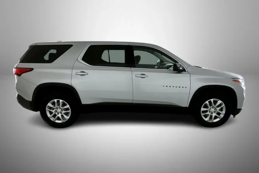 2019 Chevrolet Traverse LS photo 1