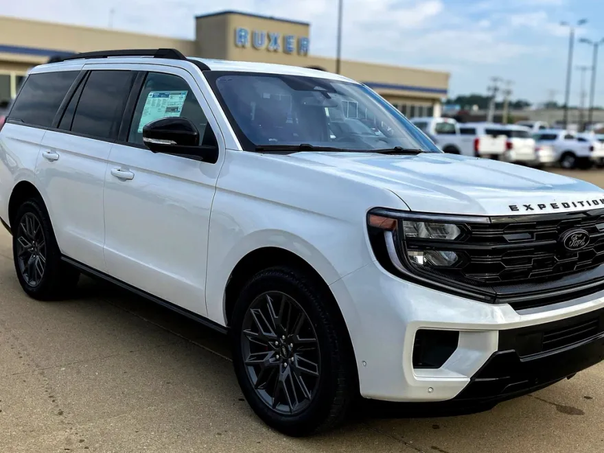 2025 Ford Expedition Platinum photo 1