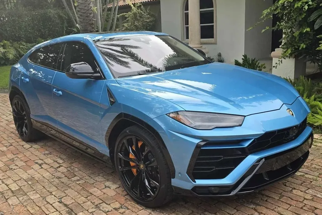 2022 Lamborghini Urus photo 1
