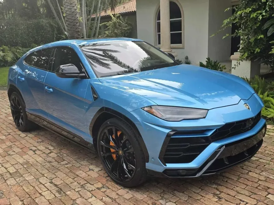2022 Lamborghini Urus photo 1