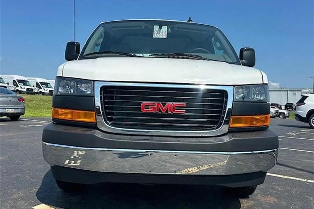 2025 Gmc Savana Cargo 2500 photo 1