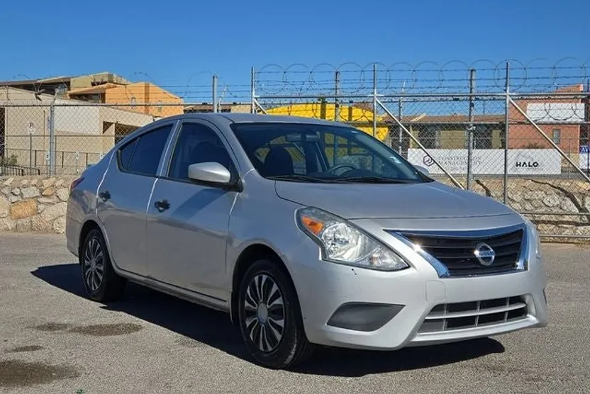 2016 Nissan Versa 1.6 Plus photo 1