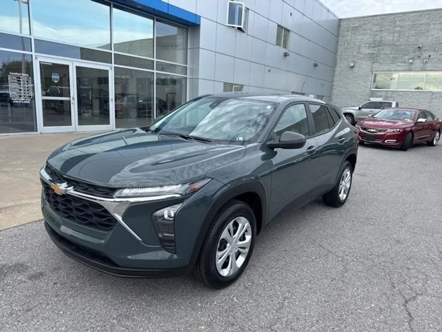 2025 Chevrolet Trax LS photo 1