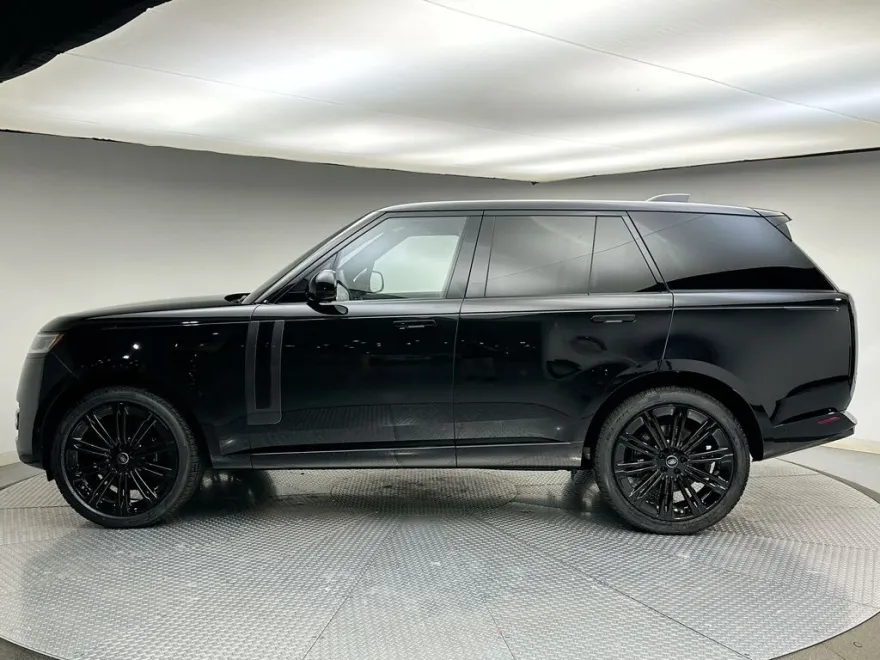 2025 Land Rover Range Rover SE photo 1