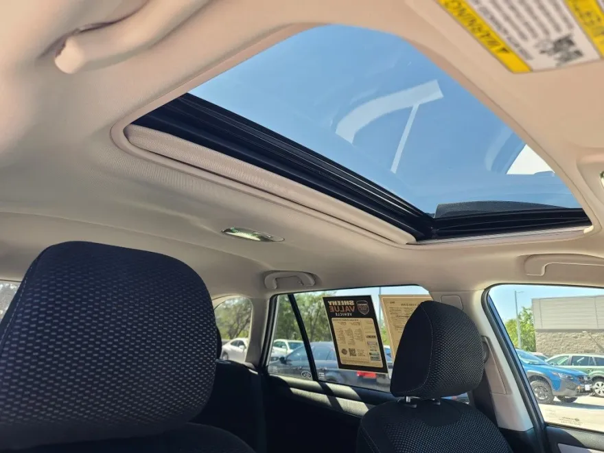 2018 Subaru Outback 2.5i Premium photo 1