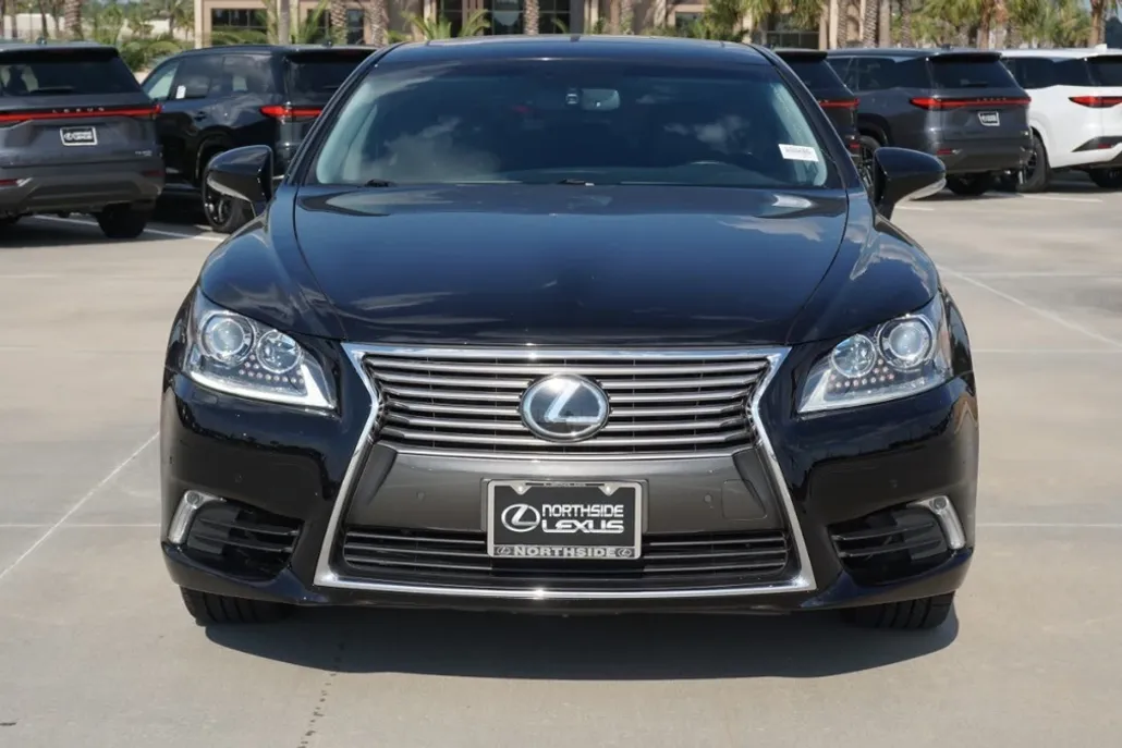 2017 Lexus LS 460 photo 1