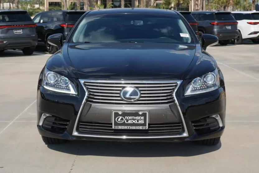 2017 Lexus LS 460 photo 1
