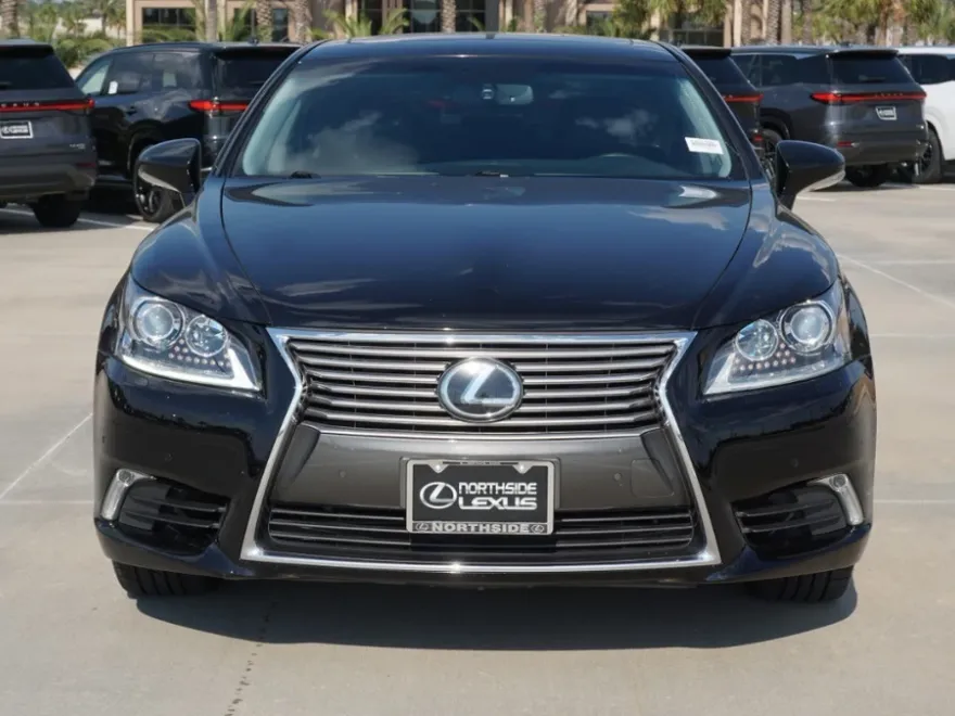 2017 Lexus LS 460 photo 1