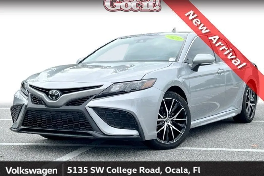 2023 Toyota Camry SE photo 1