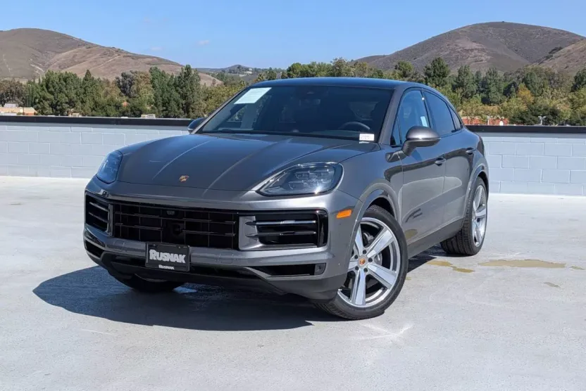 2025 Porsche Cayenne Coupe Base photo 1