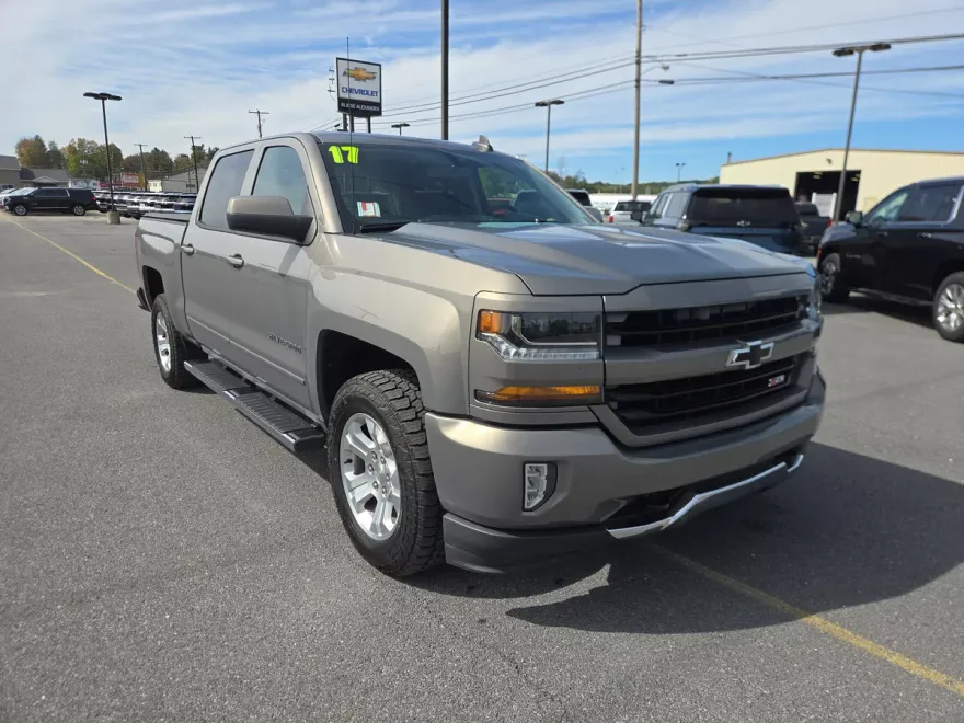 2017 Chevrolet Silverado 1500 LT photo 1