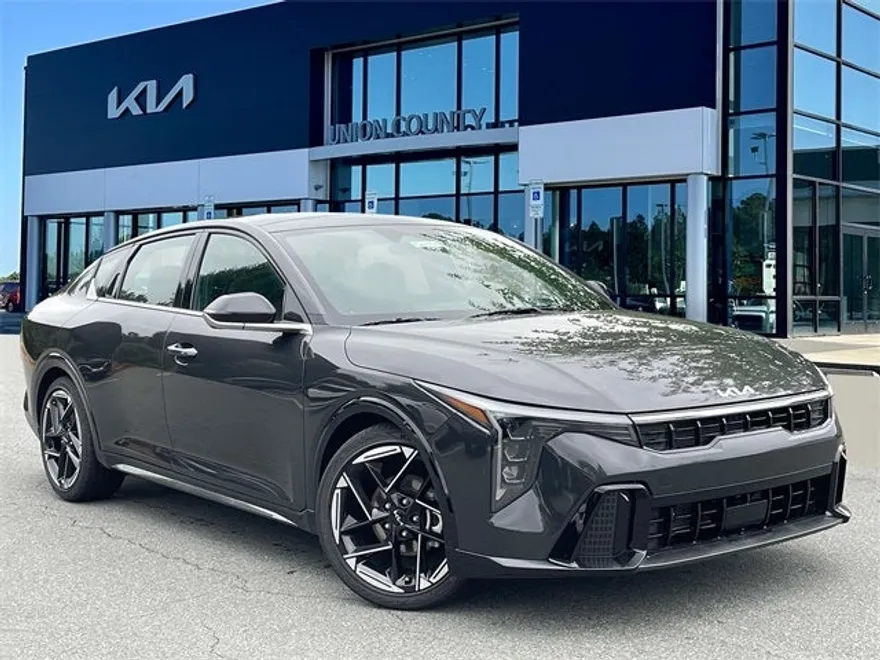 2025 Kia K4 GT-Line photo 1