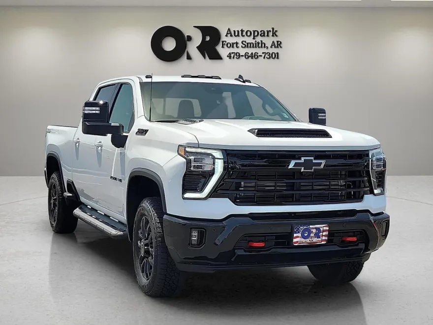 2025 Chevrolet Silverado 2500HD LT photo 1