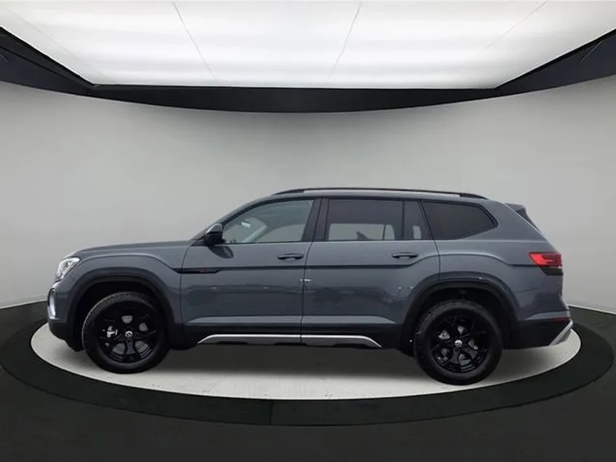 2025 Volkswagen Atlas Peak Edition SE photo 1