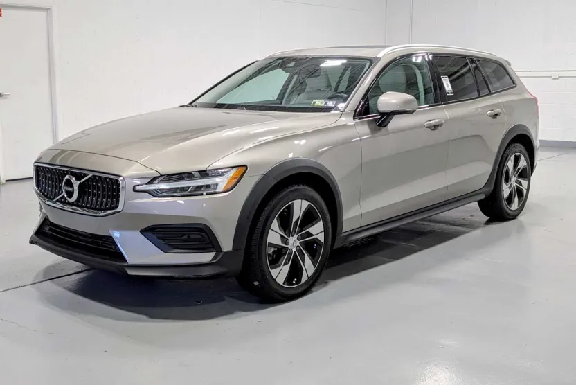 2020 Volvo V60 Cross Country photo 1