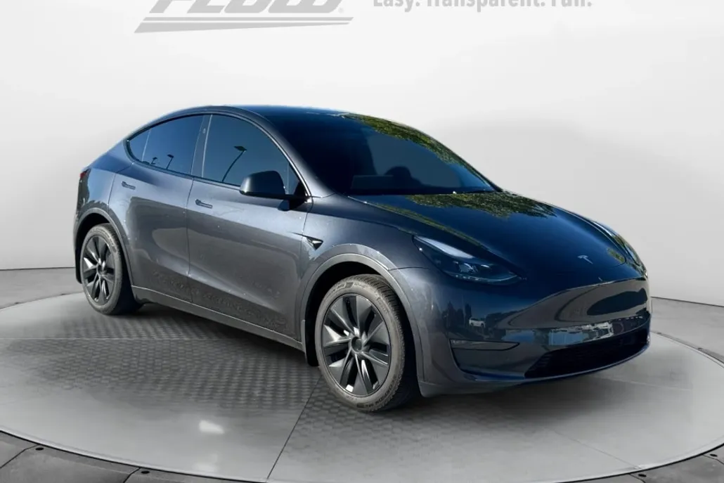 2025 Tesla Model Y Long Range photo 1