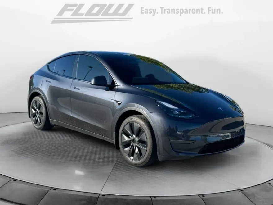 2025 Tesla Model Y Long Range photo 1