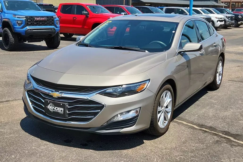 2023 Chevrolet Malibu 1LT photo 1