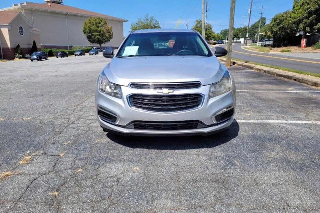 2016 Chevrolet Cruze LS photo 1